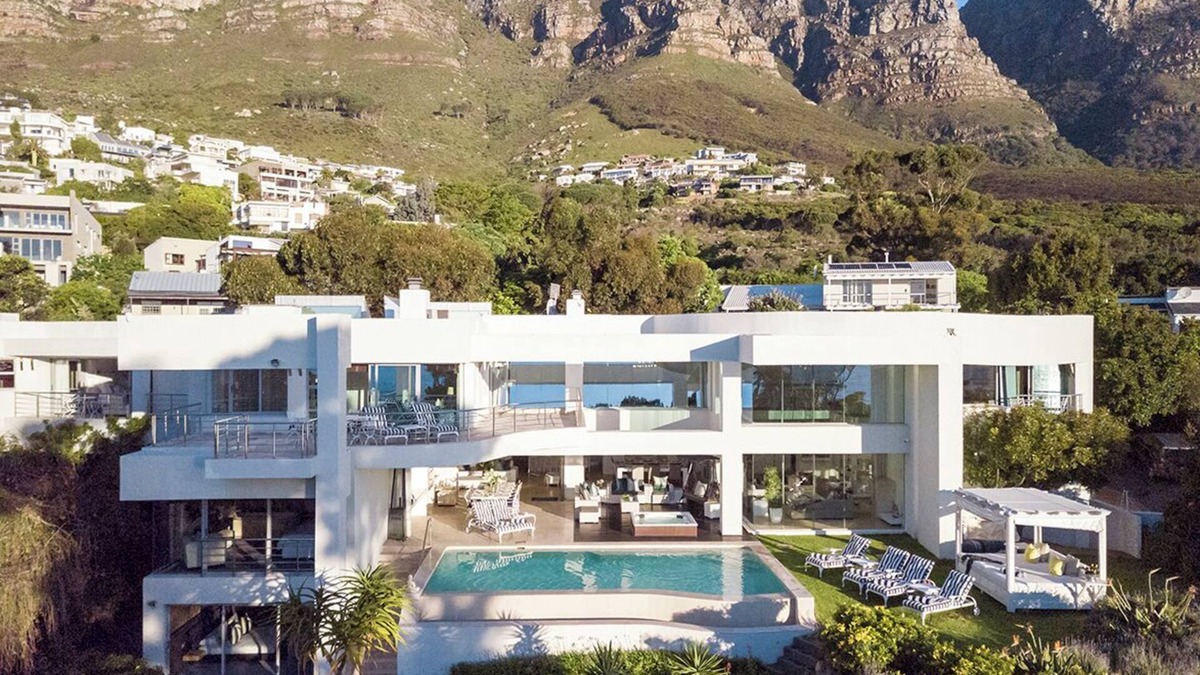 Camps Bay Villa | Hollywood Mansion & Spa Camps Bay, Sleeps 15, Sea Side (Award Winning 1st Place)