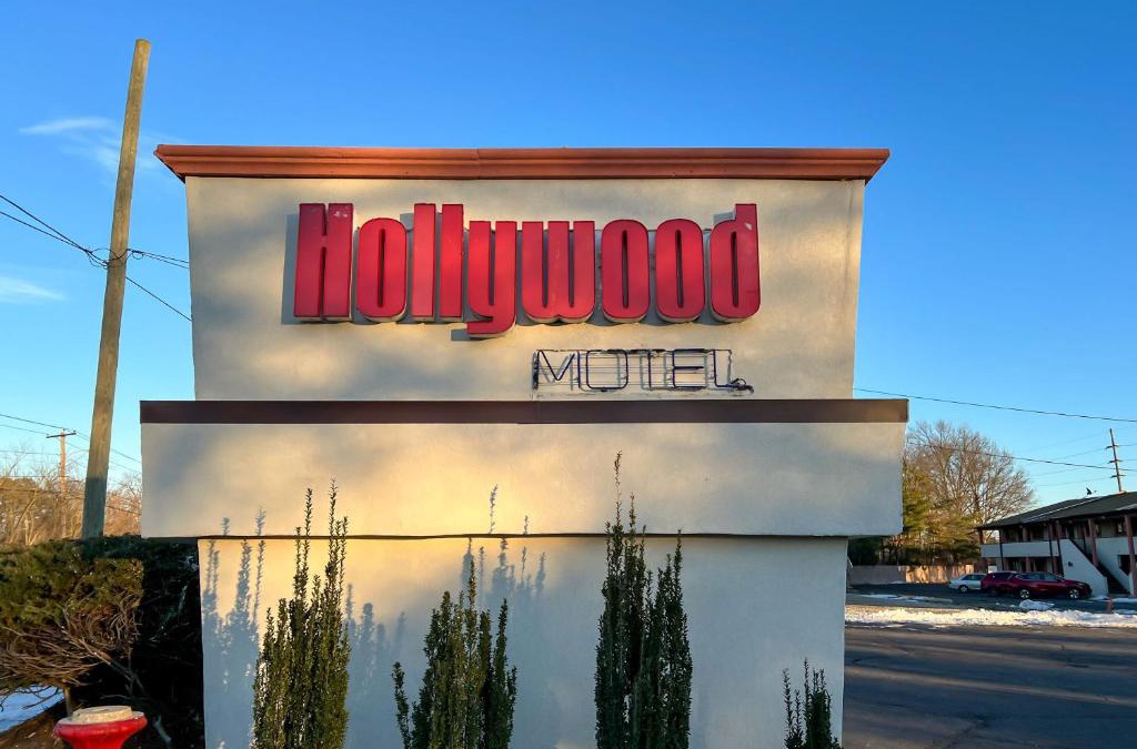 East Farmingdale Hotel | HOLLYWOOD MOTEL