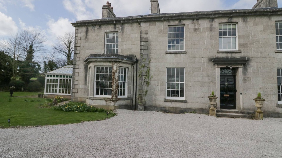 Carnforth Cottage | HOLMERE BANK, pet friendly, with open fire in Carnforth