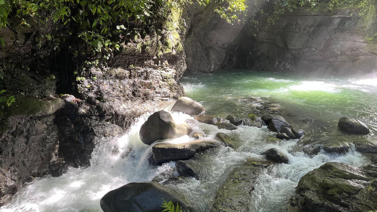Dominical RV Rental | Holos Retreat Center: The Entire Ridge Basecamp
