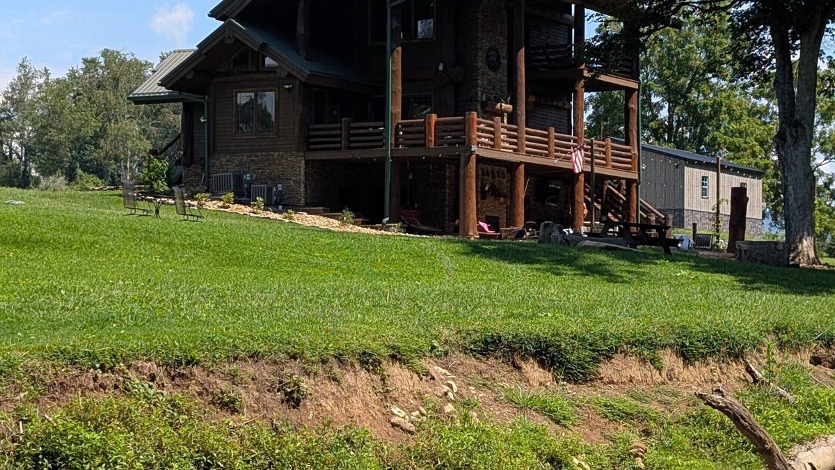 Marion Cabin | Holston River Lodge, Paradise on the River Fishing, Kayaking,Hot Tub,Wineries