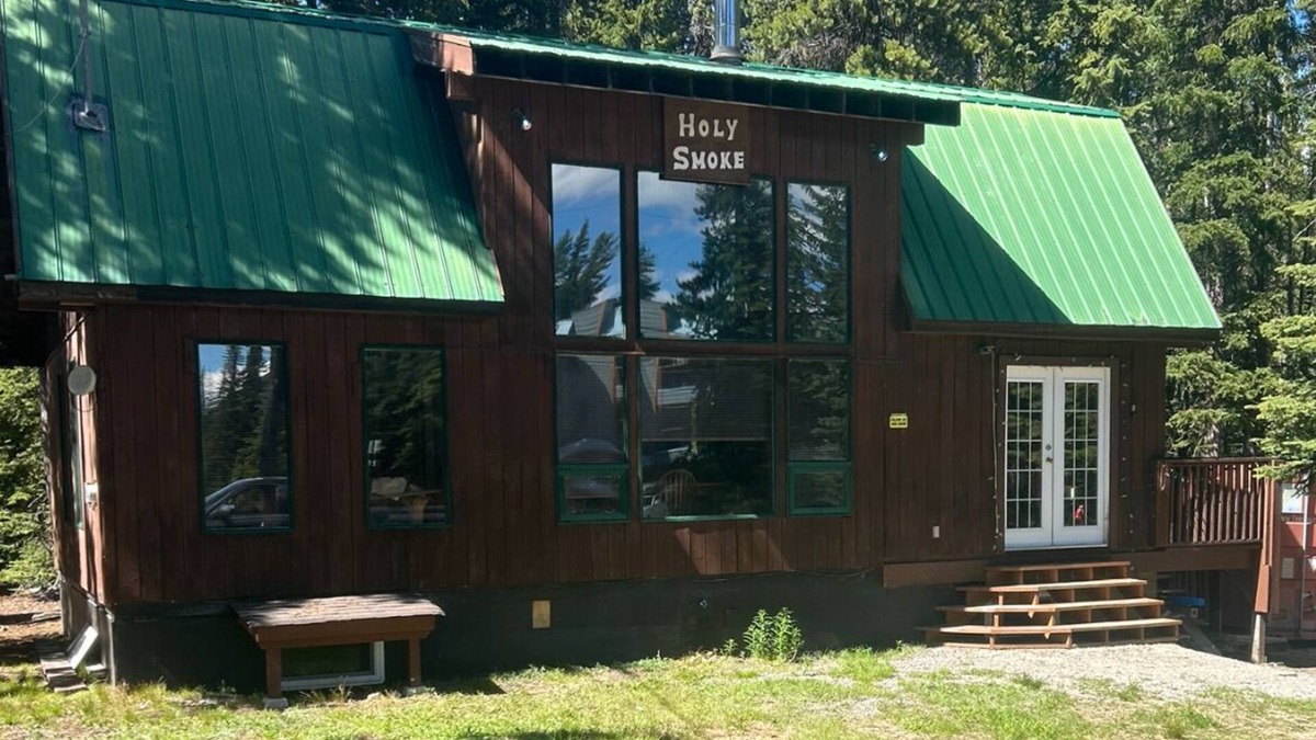 Okanagan-Similkameen Cabin | Holy Smoke Cabin @ Apex, ski in/out 5 Bed Rm w Hot Tub