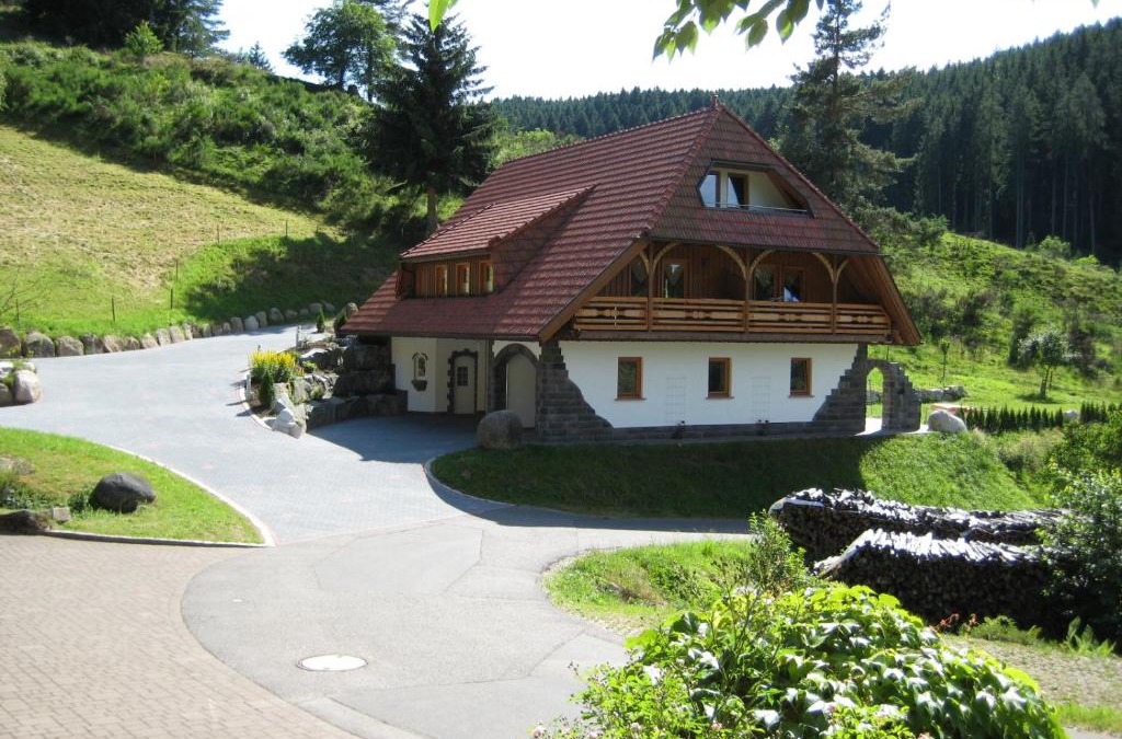 Triberg im Schwarzwald Apartment | Holzbildhauerei Kammerer