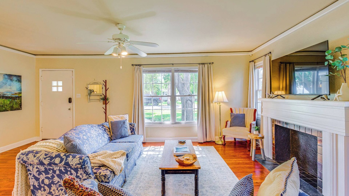 Del Mar House | Home < 2 Mi to McGee Beach & Cole Park!