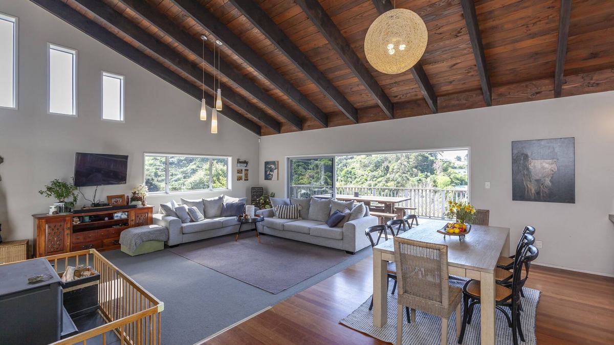 Paraparaumu House | Home amongst the native bush