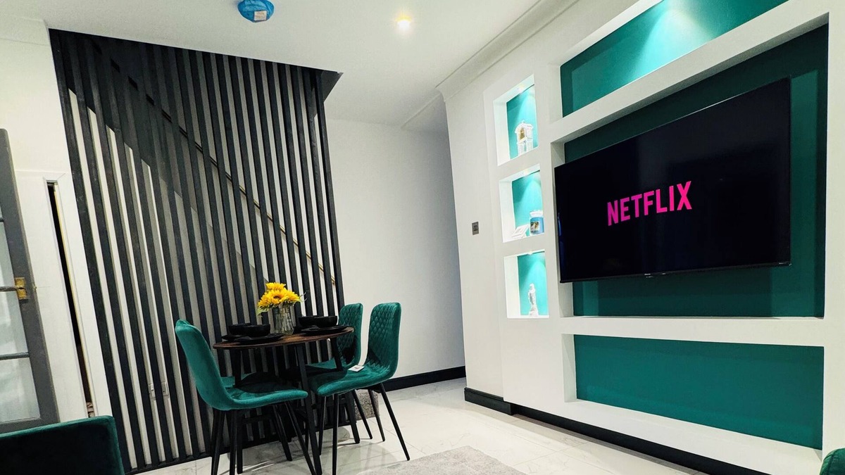 St. Thomas House | HOME AWAY 4BR LUXURY HOUSEnFAMILY FRUENDLY AND PET FRIENDLYnCITY CENTRE