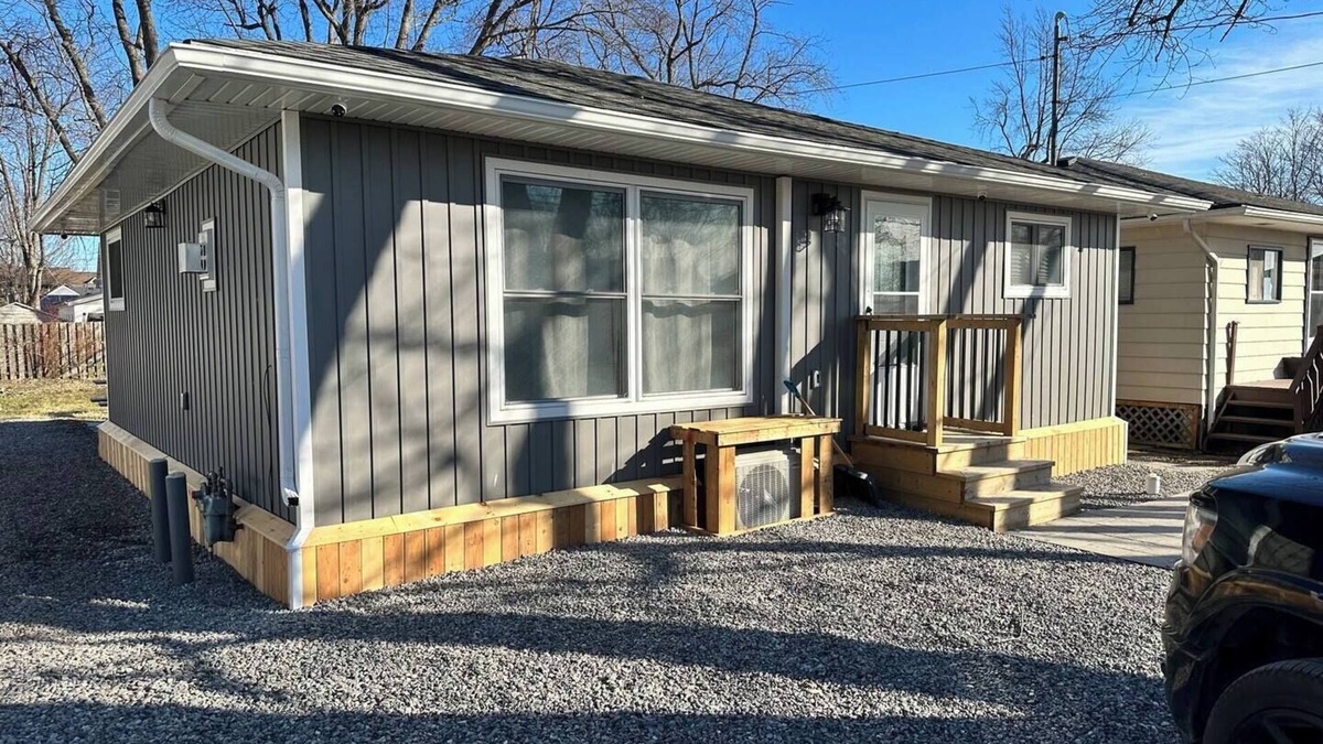 Wainfleet House | Home away from home by the lake - Cozy Cottage available for a small family.