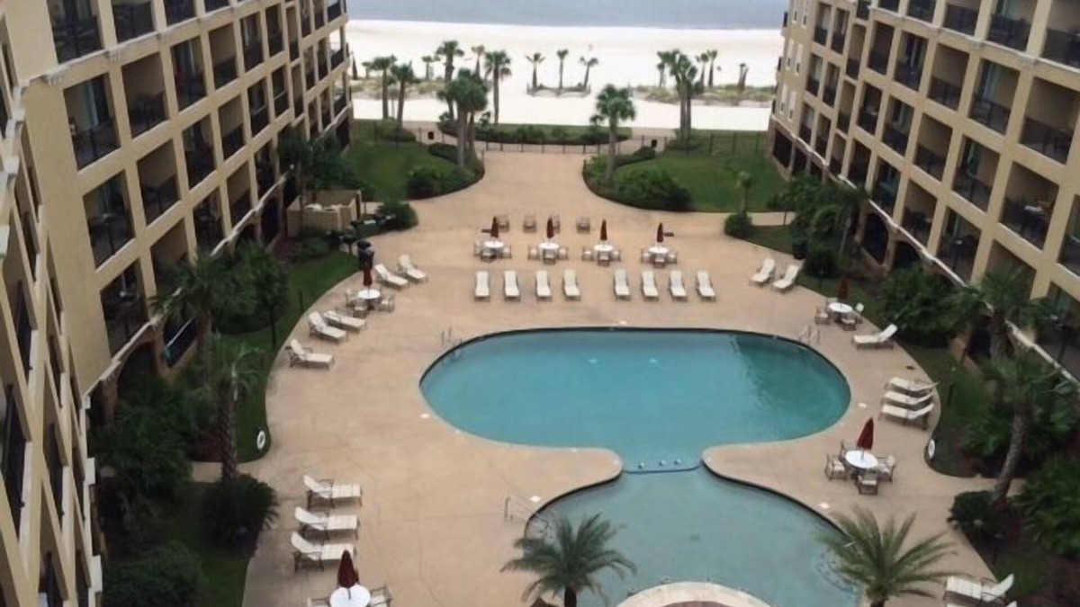 Henderson Point Condo | "Home Away From Home" In This Beautifully Decorated With Modern Furnishings.