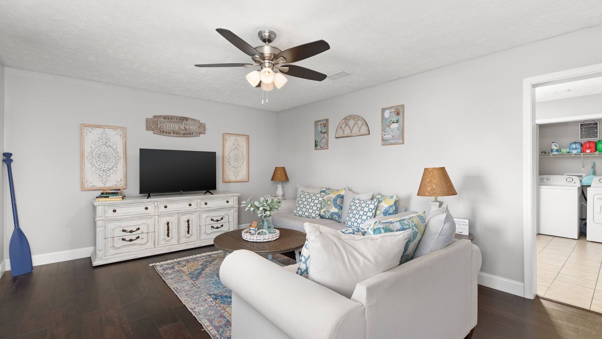 Bean Station Apartment | Home Away From Home! Conveniently Located 2 Bedroom Apartment-Close to Lake!