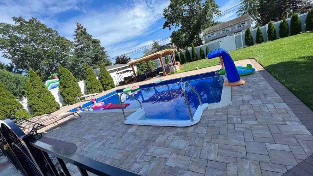 West Babylon House | Home away from home
