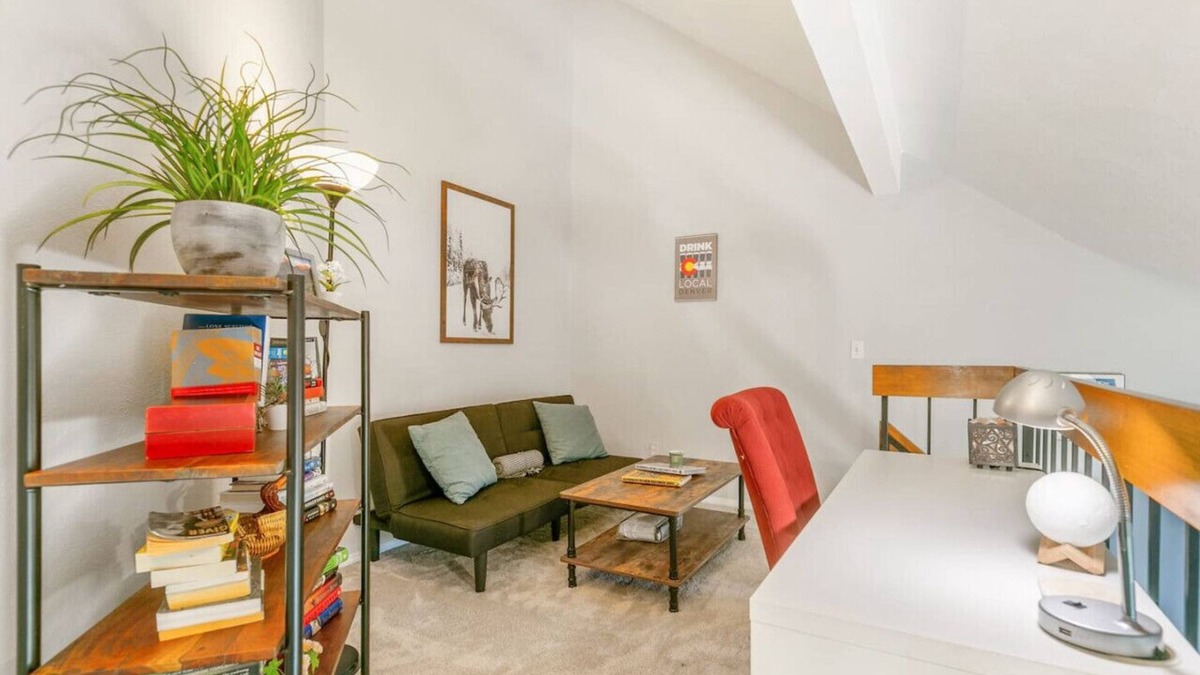 Washington Virginia Vale Condo | Home Away From Home - 2 Bedroom Condo w/Fireplace