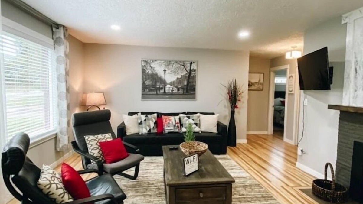 Minnehaha House | HOME AWAY FROM HOME 3 Bd 2 bath