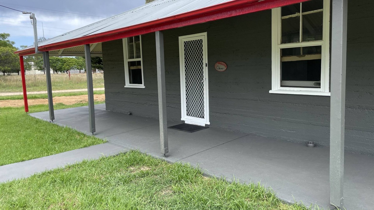 Young Cottage | Home away from home. Accomodation in Young. Spacious, cute & cosy cottage All 4U