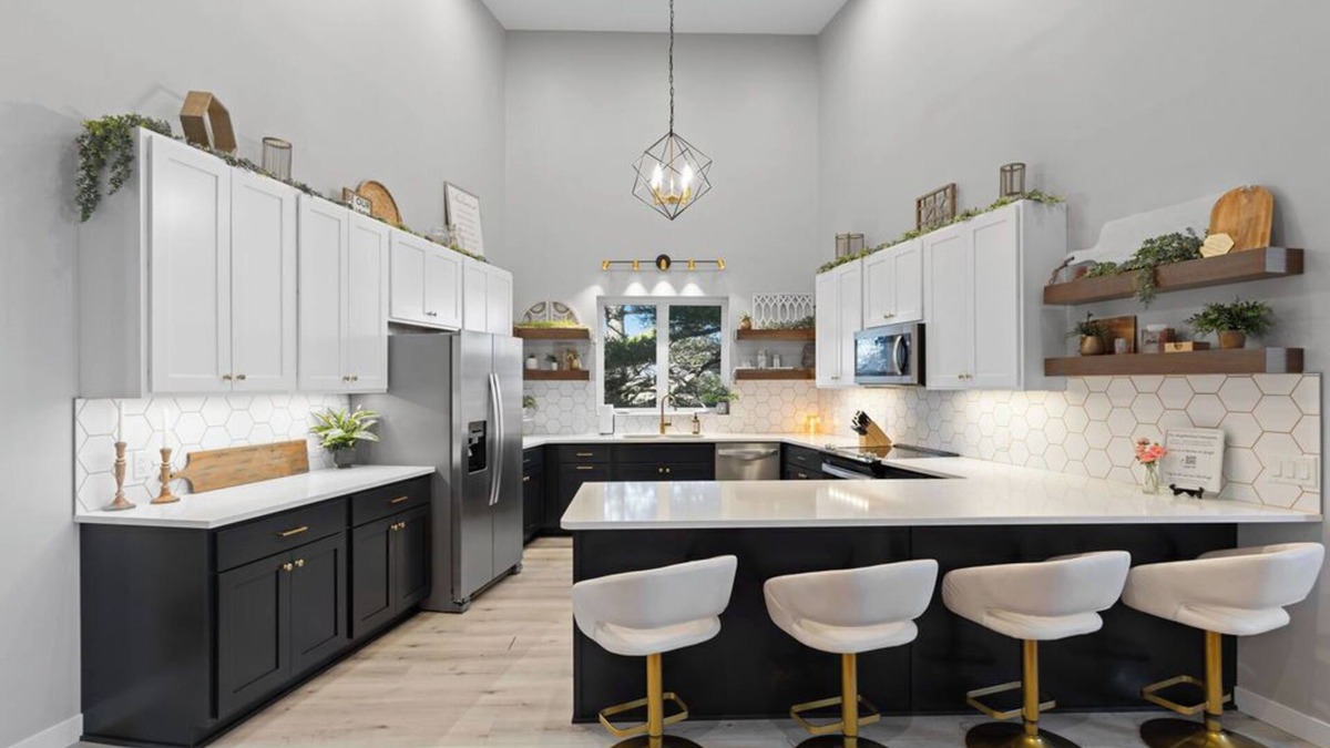Columbus Other | Home Away From Home: From Abandoned to Luxurious!