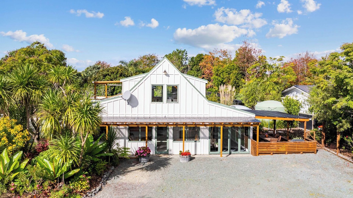 Mangawhai Heads House | Home away from Home in Mangawhai Heads. Family & Pet Friendly. Escape the City