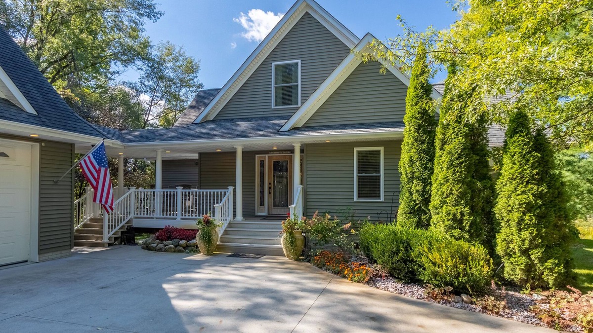 Harrison Apartment | "Home Away From Home" nestled into five private acres on an all sports lake!