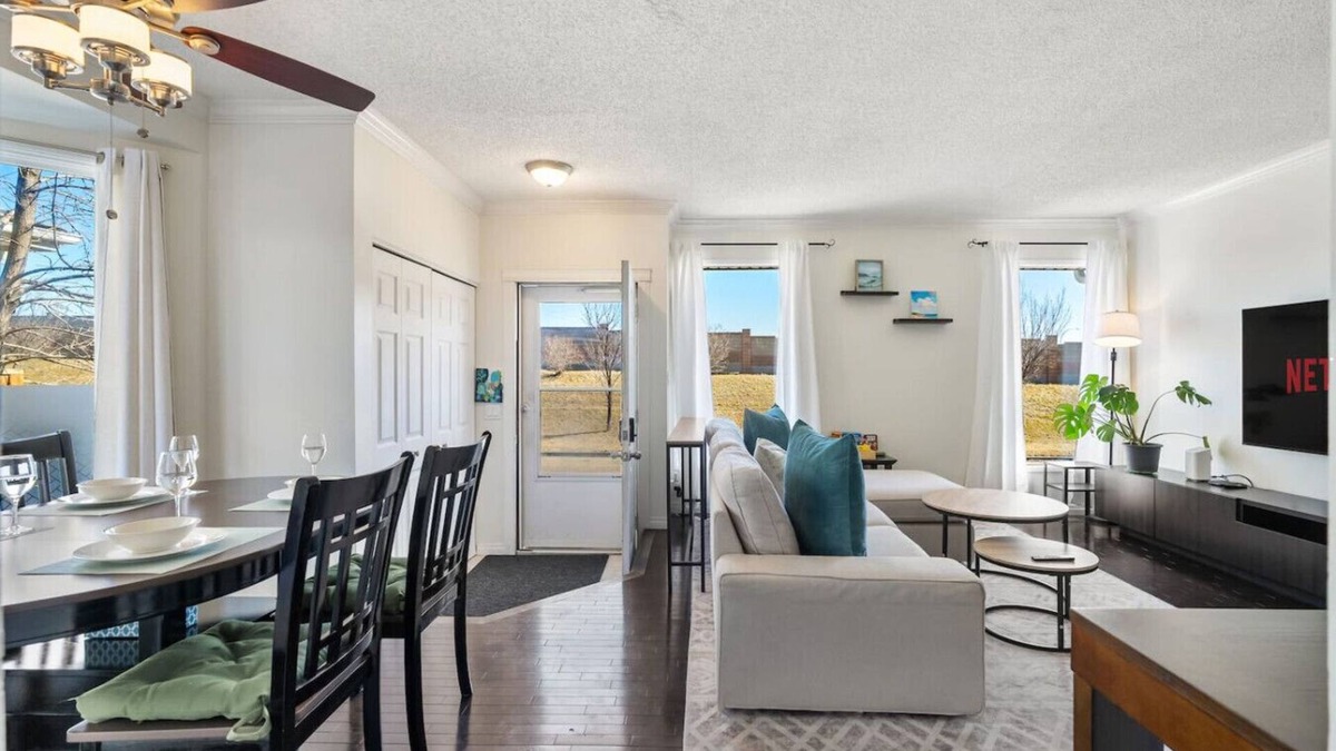 Southeast Calgary House | Home Away From Home » Pet Friendly » Work Space