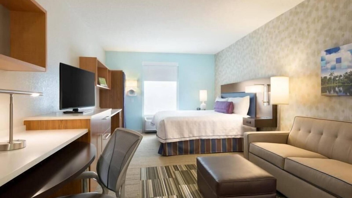 Airport North Apartment | Home Away From Home! Pet Friendly King Suite, Heated Pool & Free Breakfast!