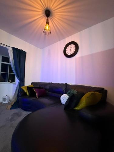 Tamworth House | Home away Tamworth Staffordshire 4 Bedroom 3 Bathroom - Semi Detached House