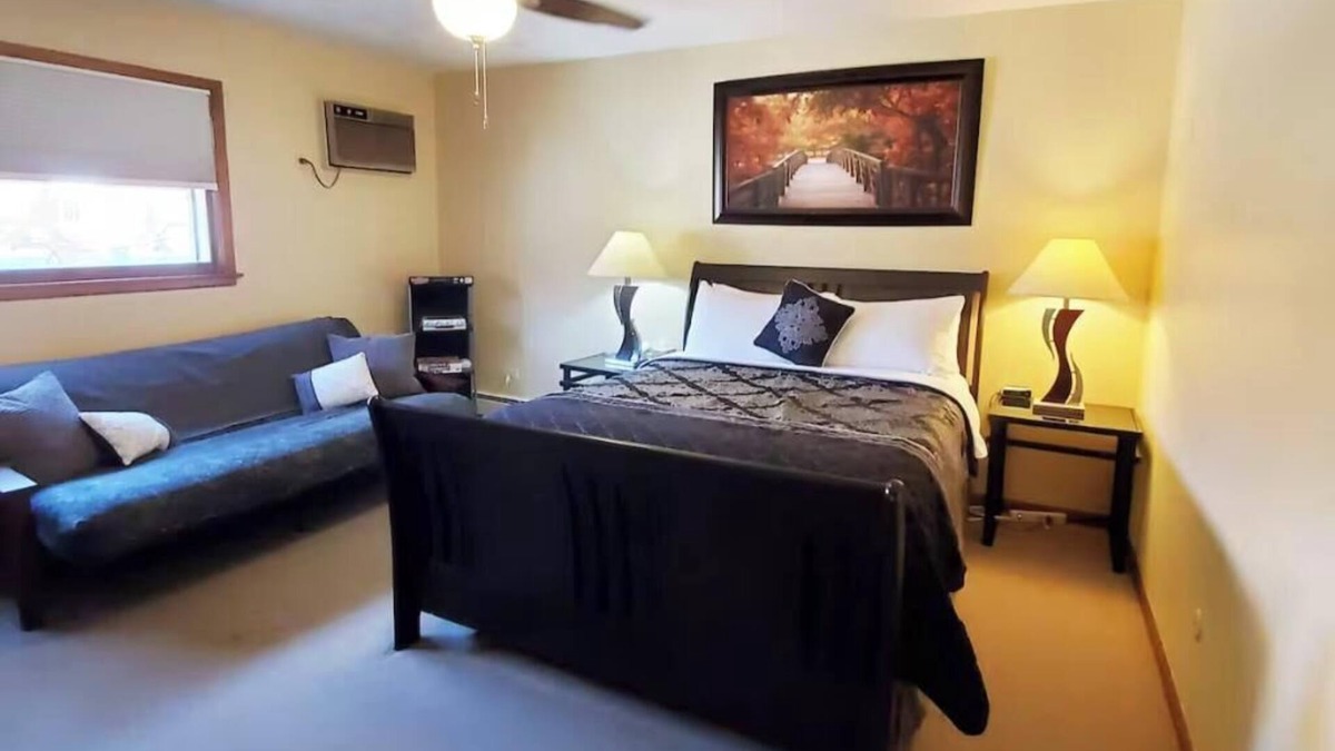 Fire Island Pines Condo | ~Home Comforts, Roku SmartTV, Fast WiFi~
