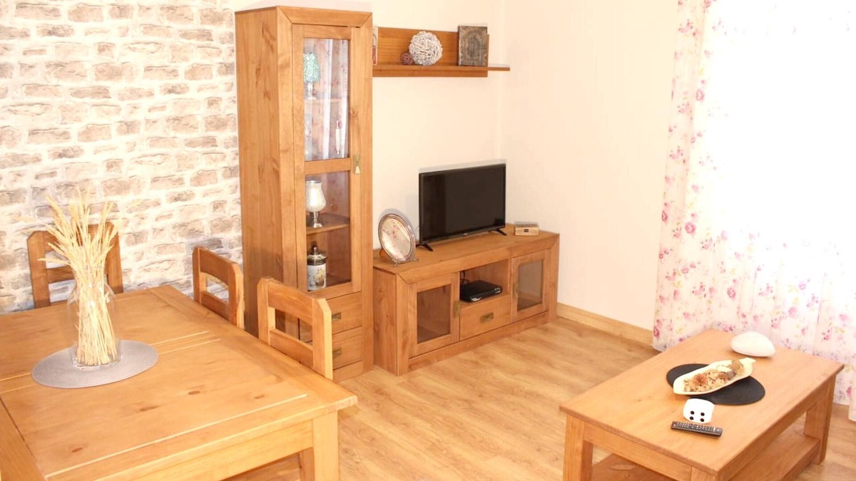 Villanueva de los Infantes House | Homerez - House for 9 ppl. with garden and balcony at Villanueva de los Infantes