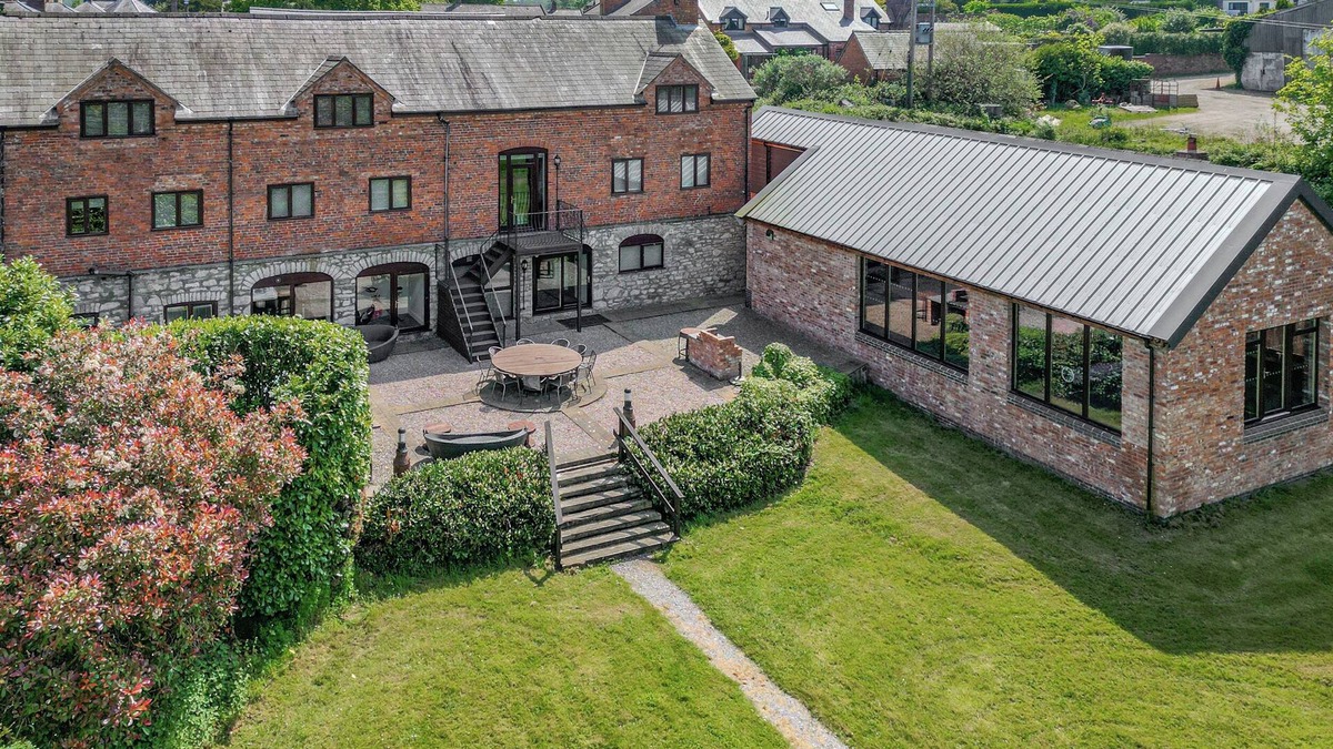 Saint Asaph Cottage | HOME FARM, pet friendly, character holiday cottage in St Asaph
