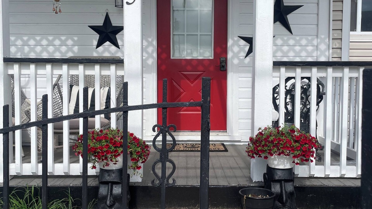 Pacific House | Home for 8 in the heart of downtown Pacific. Walkable shops and restaurants