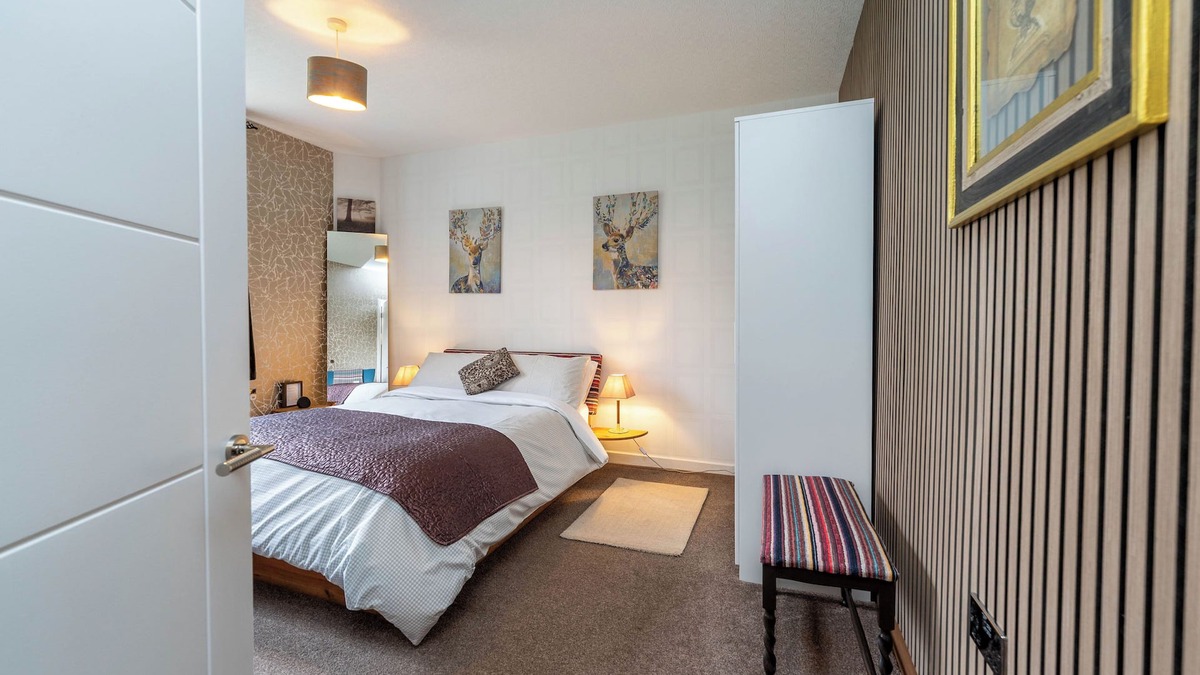 Restalrig Apartment | Home-from-home; 10 mins from city centre; Free on-street parking; Well-equipped