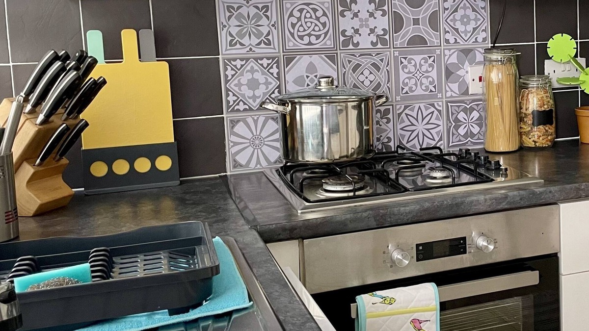 Caerphilly House | Home from home, 2min walk Caerphilly Castle, 25min drive to Principality stadium