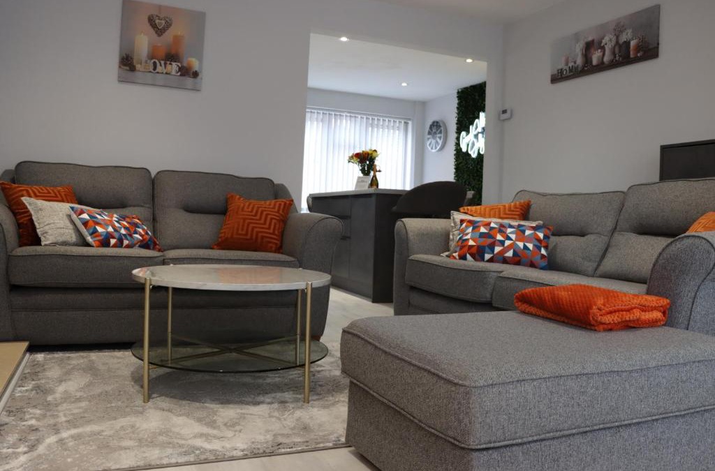Bilston House | Home from Home-Family&Contractor Friendly-Sleeps 7
