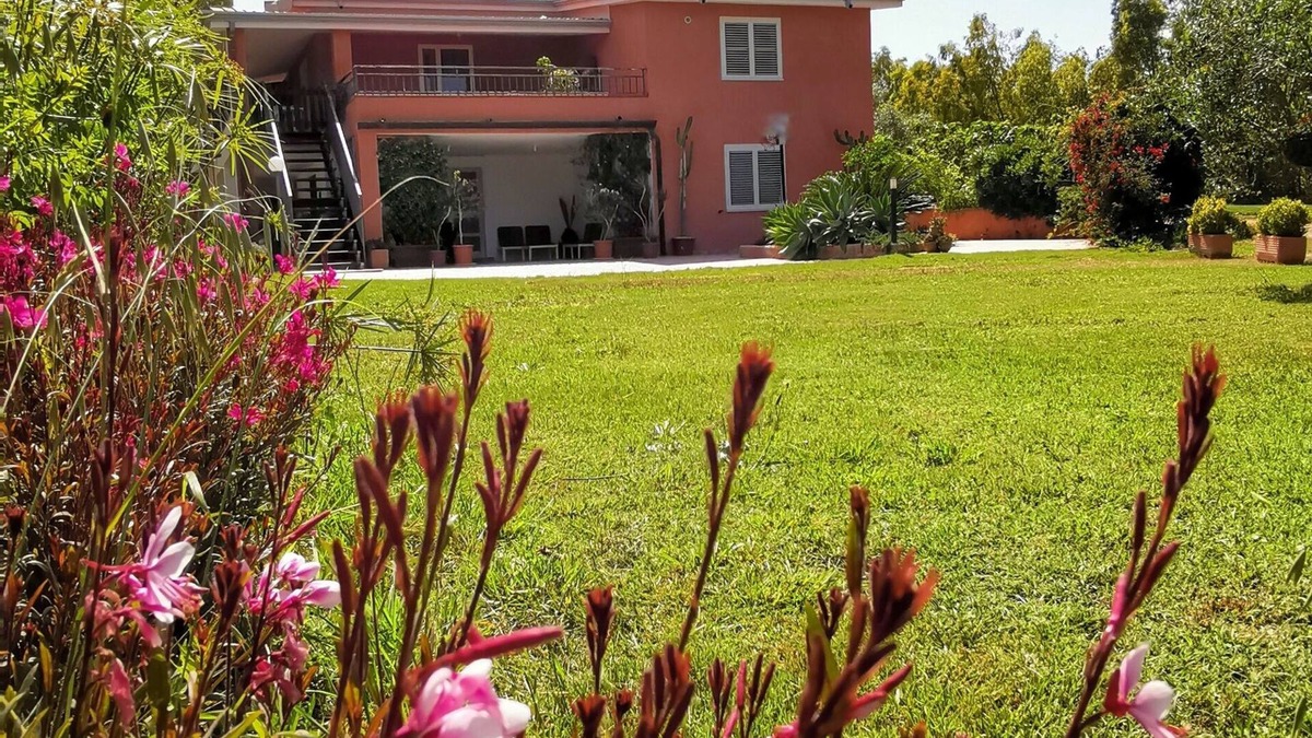 Siniscola Apartment | Home Garden, apartment in villa in Capo Cominon