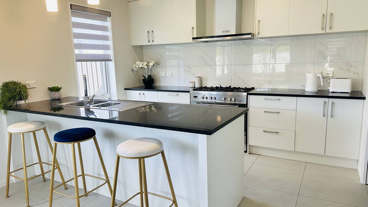 Cambridge House | Home in Cambridge with 5 Bedrooms