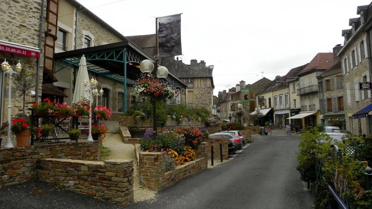 Saint-Yrieix-la-Perche House | Home in charming historical village