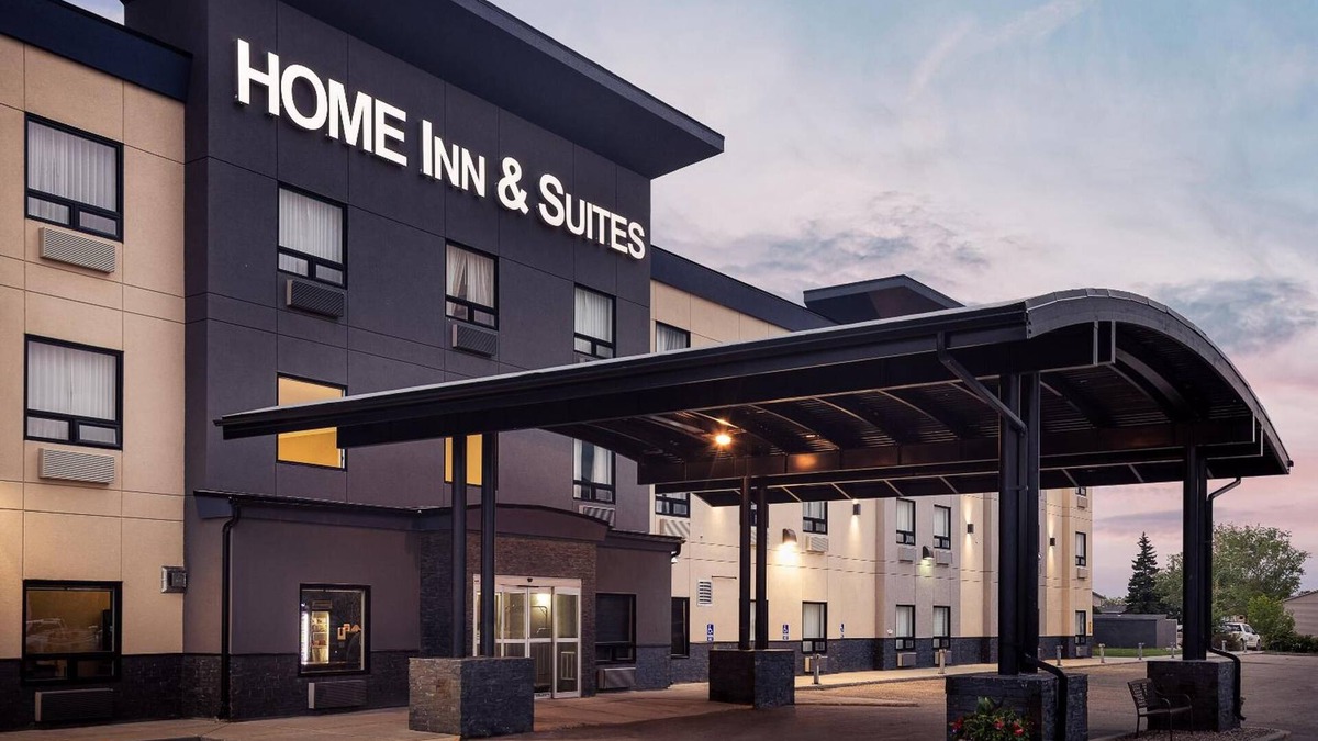 Yorkton Hotel | Home Inn & Suites Yorkton