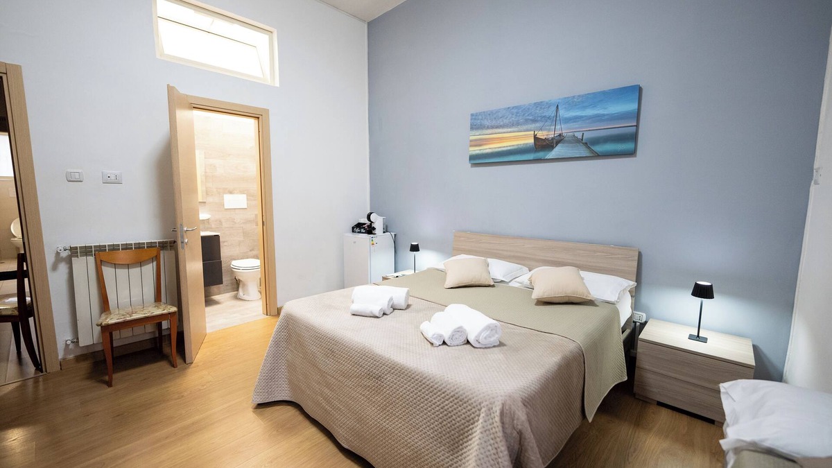 Centro Storico Bed & Breakfast | HOME Joséphine, a stone's throw from the Palace, Garden,parking,Kitchen,