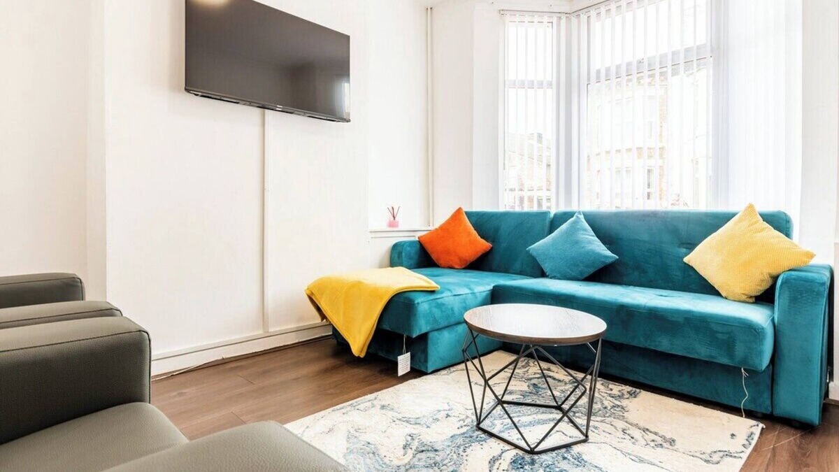 Bootle House | Home Near Anfield and Everton FC with FREE Parking