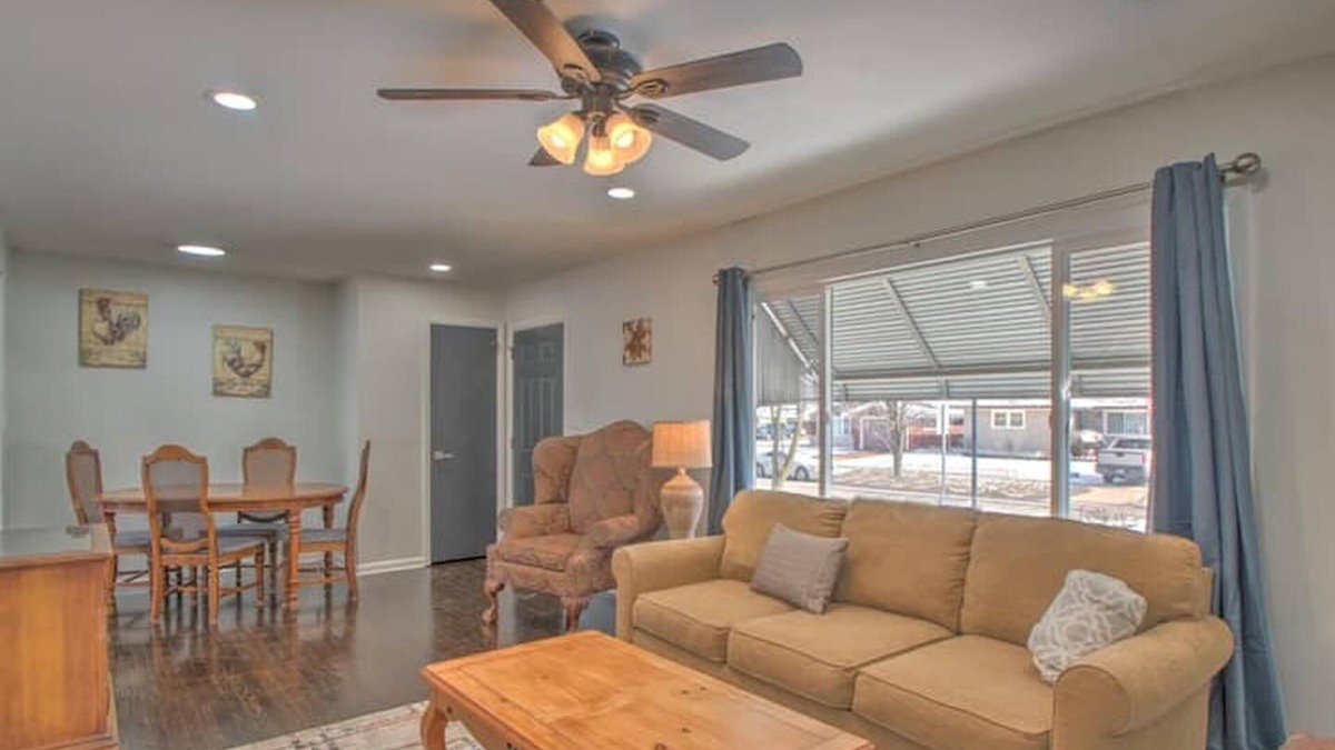 Hammond House | Home Near BP Refinery-Whiting