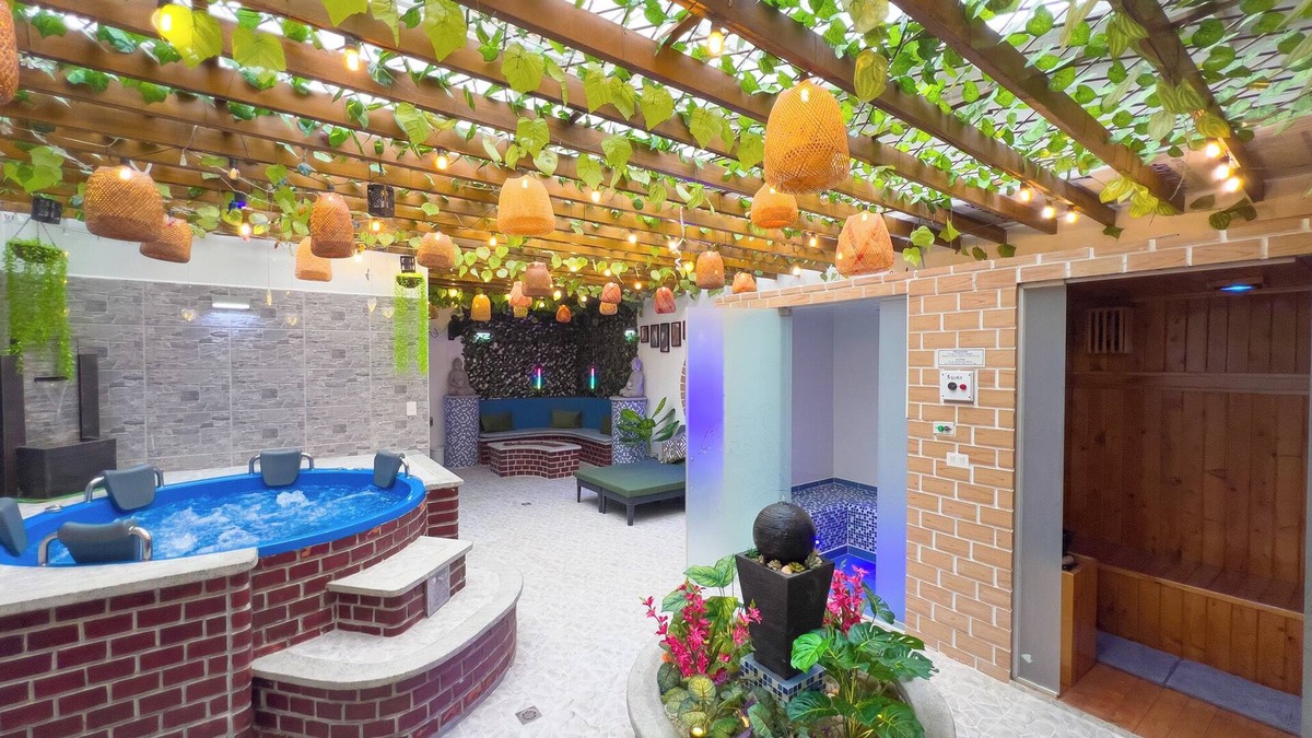 Cali House | Home near Chipichape Jacuzzi.Sauna.Turkish bath