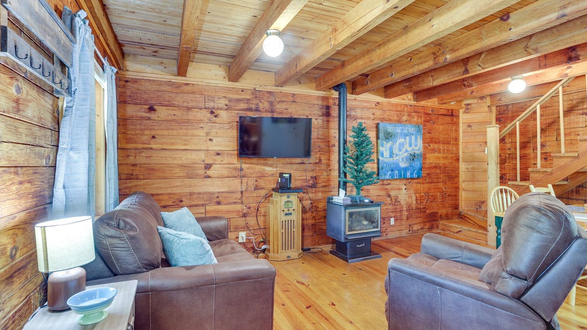 Taswell Cabin | Home Near Hoosier National Forest with Fire Pit!