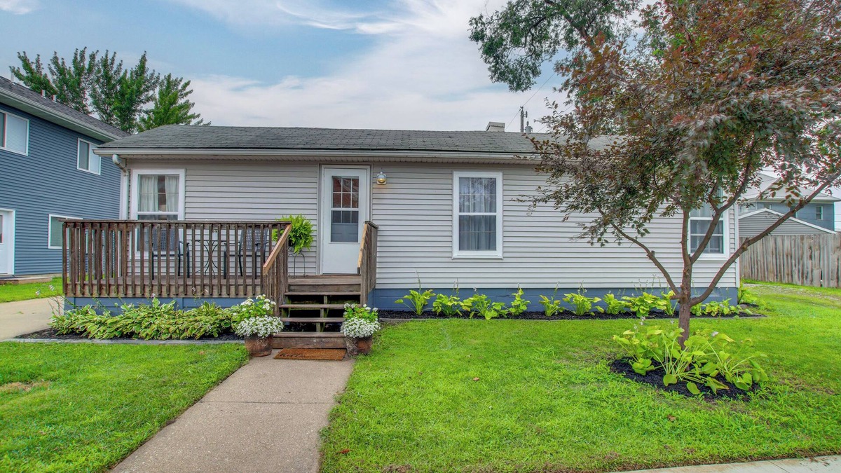 Kalona House | Home Near Kinnick, UI Health & Amish Country