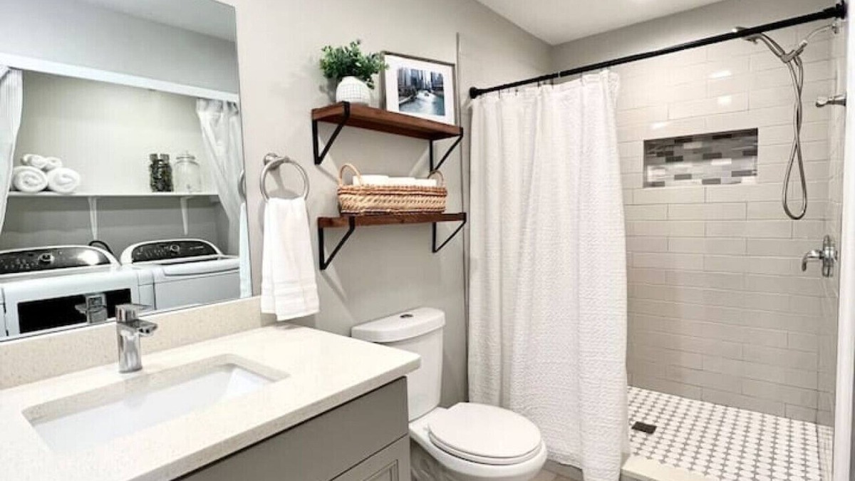 Babcock North House | Home near Six Flags/Medical Center/Cantera