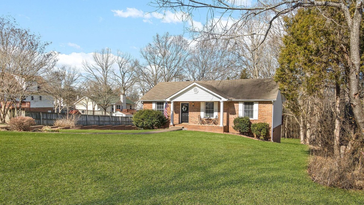 Olmstead House | Home on a cul-de-sac in Clarksville/Sango area.
