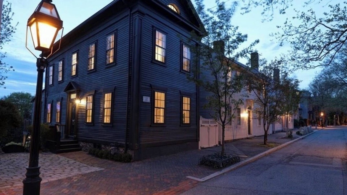 College Hill House | Home on Benefit Street minutes from Brown, RISD, downtown
