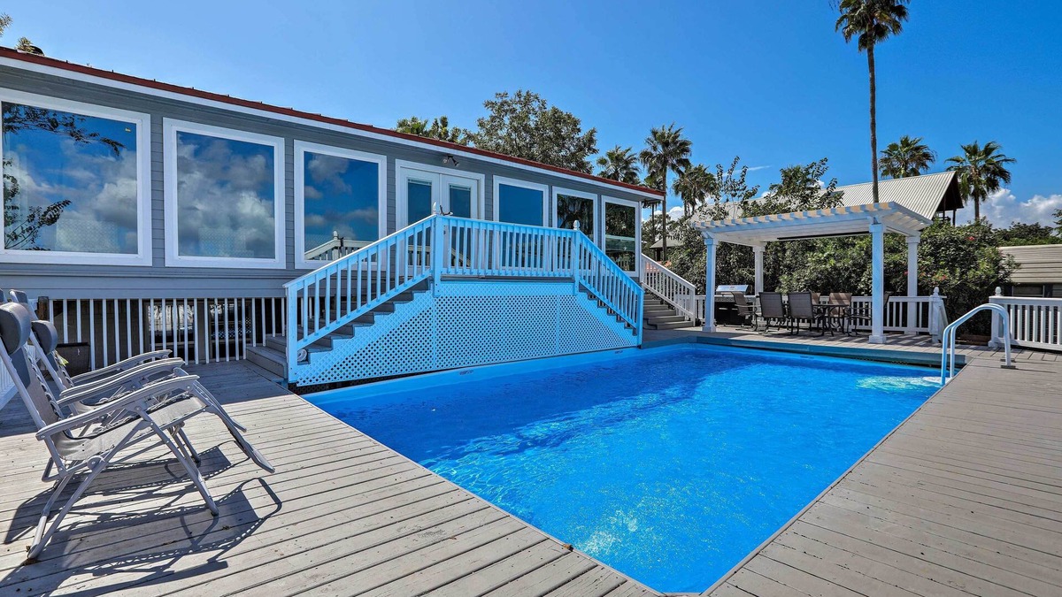 Barrett House | Home on San Jacinto River w/Pool, Dock & Deck!