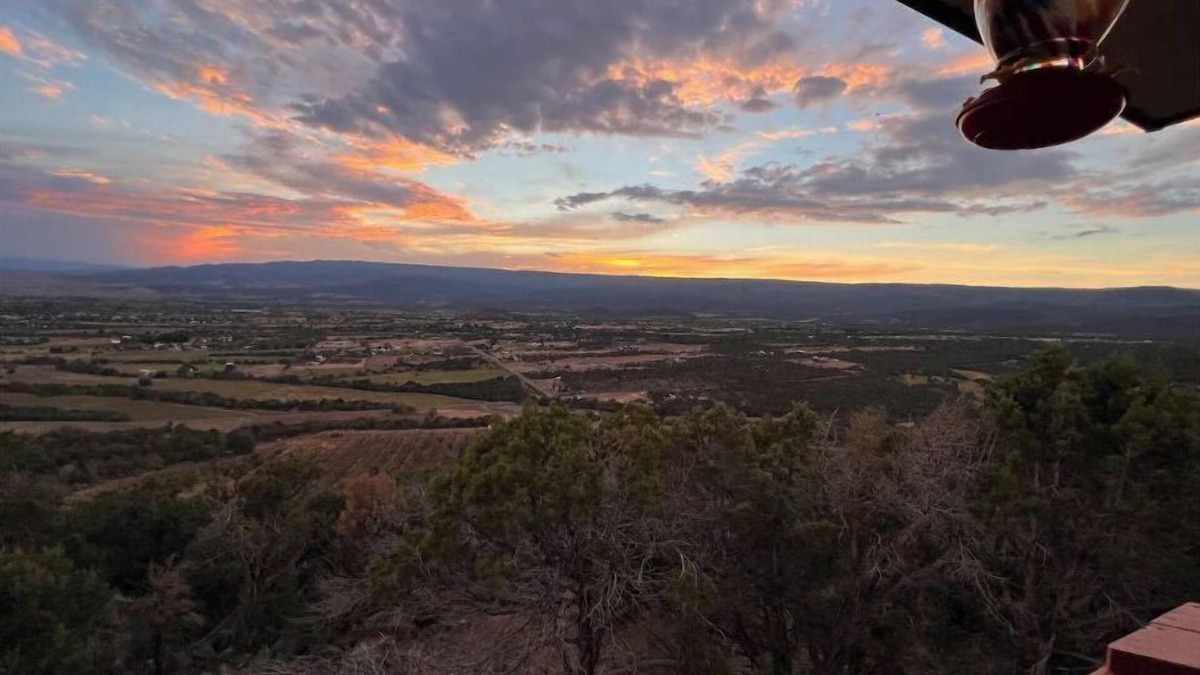 Cedaredge House | Home on the mesa’s edge the Proverbial Million Dollar View, jacuzzi and orchard