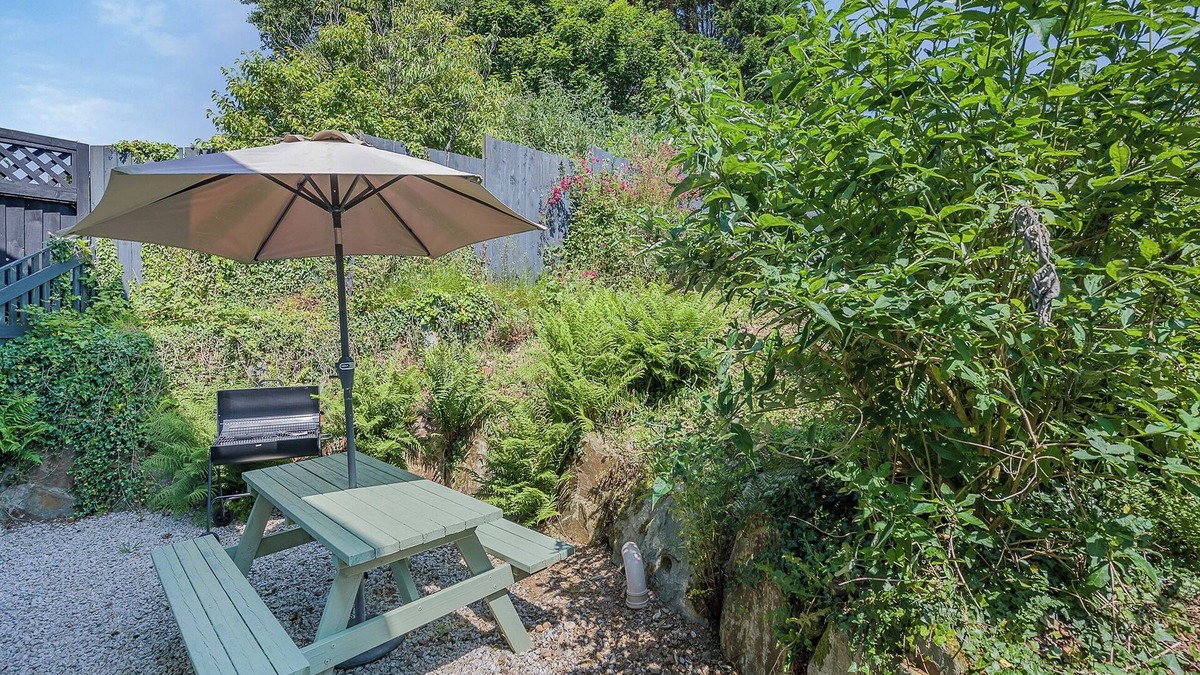 Helstone Cottage | Home Park Farm Cottages B