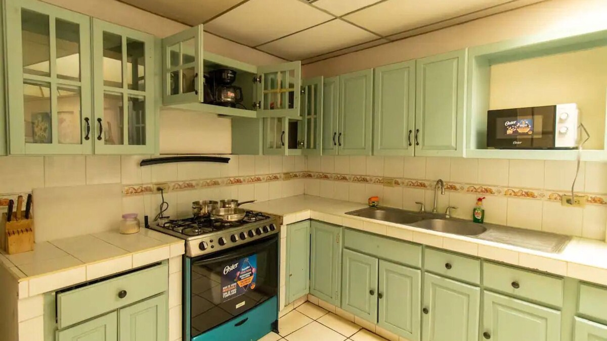 Managua House | Home Perfect for Families or Groups, 3BR with AC