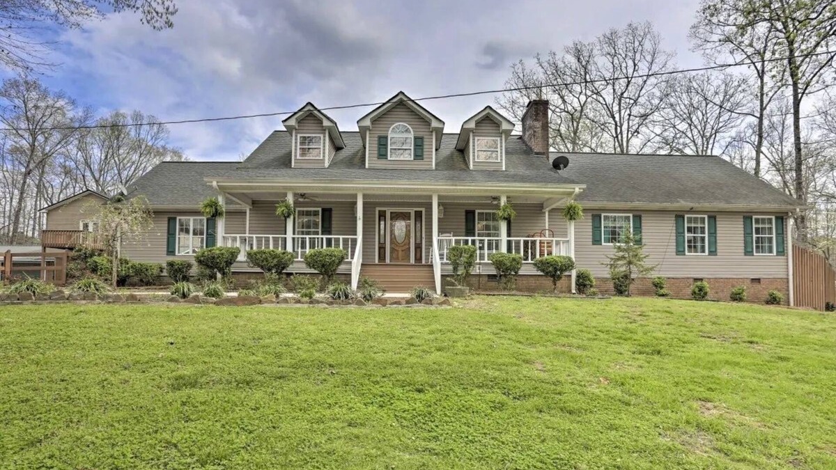 Summerville House | Home - Retreat w/Pool and Hot Tub on 5 acres !