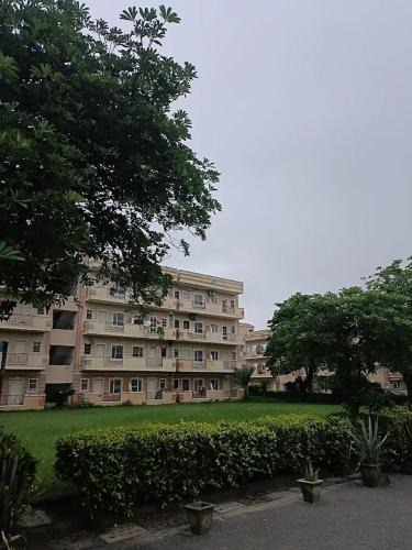 Govardhan Apartment | Home Stay with Giriraj View I On Parikrama Marg I 5 mins to ISKCON & Daan Ghati