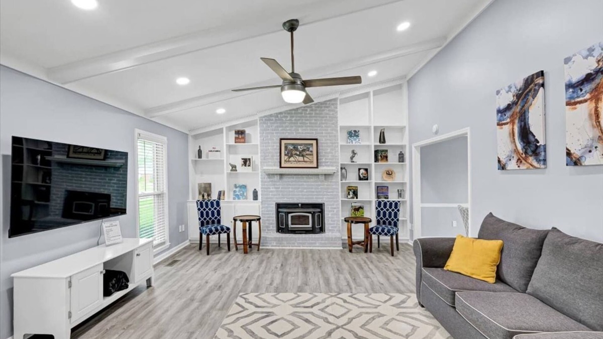 Buechel House | Home Sweet Hayden - 4 beds/3 Full Bath in East End